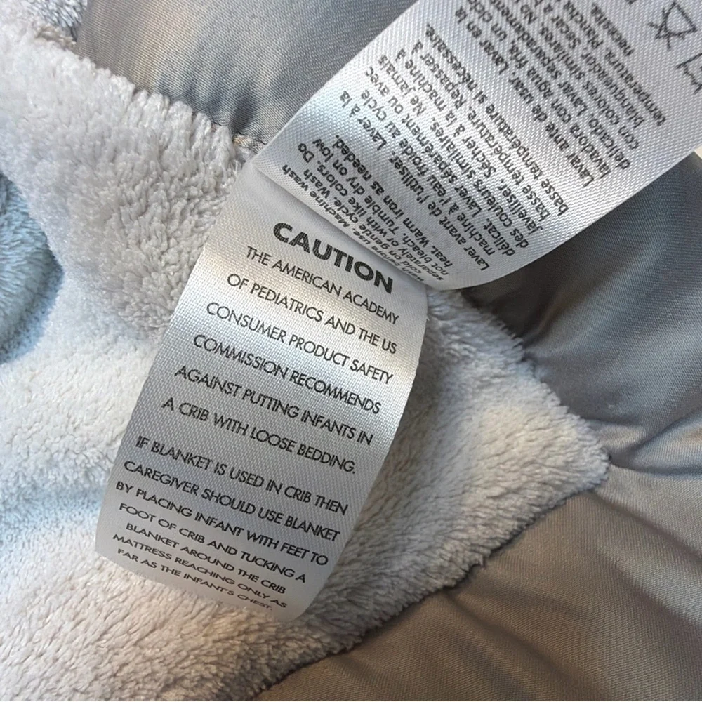 Baby Essentials Cream Blanket Gray Satin Trim Plush Sherpa 40”x30” Giraffe EUC